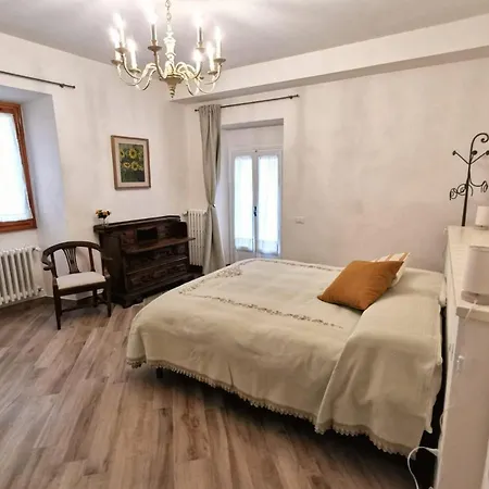 Casa Remo - Dolce Nella Piazza Di Greve Apartment Greve in Chianti