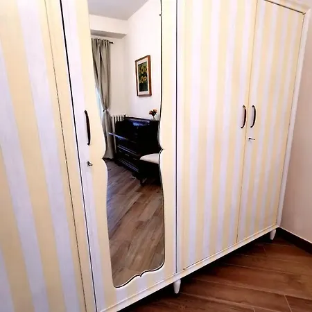 Apartment Casa Remo - Dolce Nella Piazza Di Greve